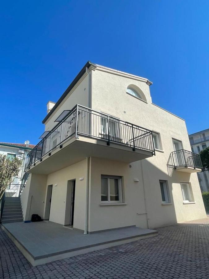 Villa Emma -Walterigato Apartments Solo Per Famiglie Лидо-ди-Езоло Экстерьер фото