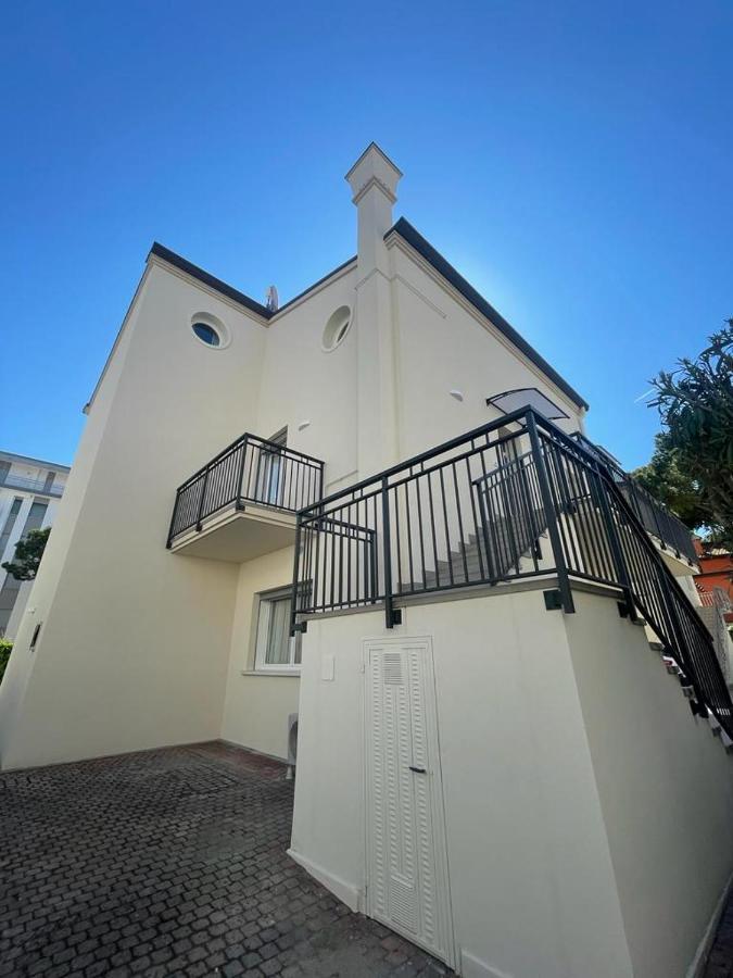 Villa Emma -Walterigato Apartments Solo Per Famiglie Лидо-ди-Езоло Экстерьер фото