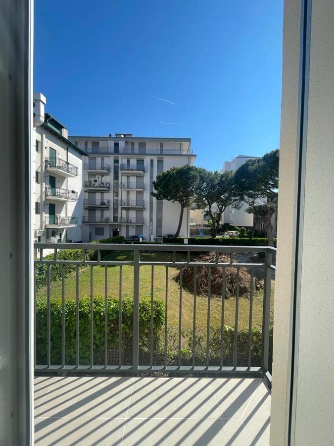 Villa Emma -Walterigato Apartments Solo Per Famiglie Лидо-ди-Езоло Экстерьер фото